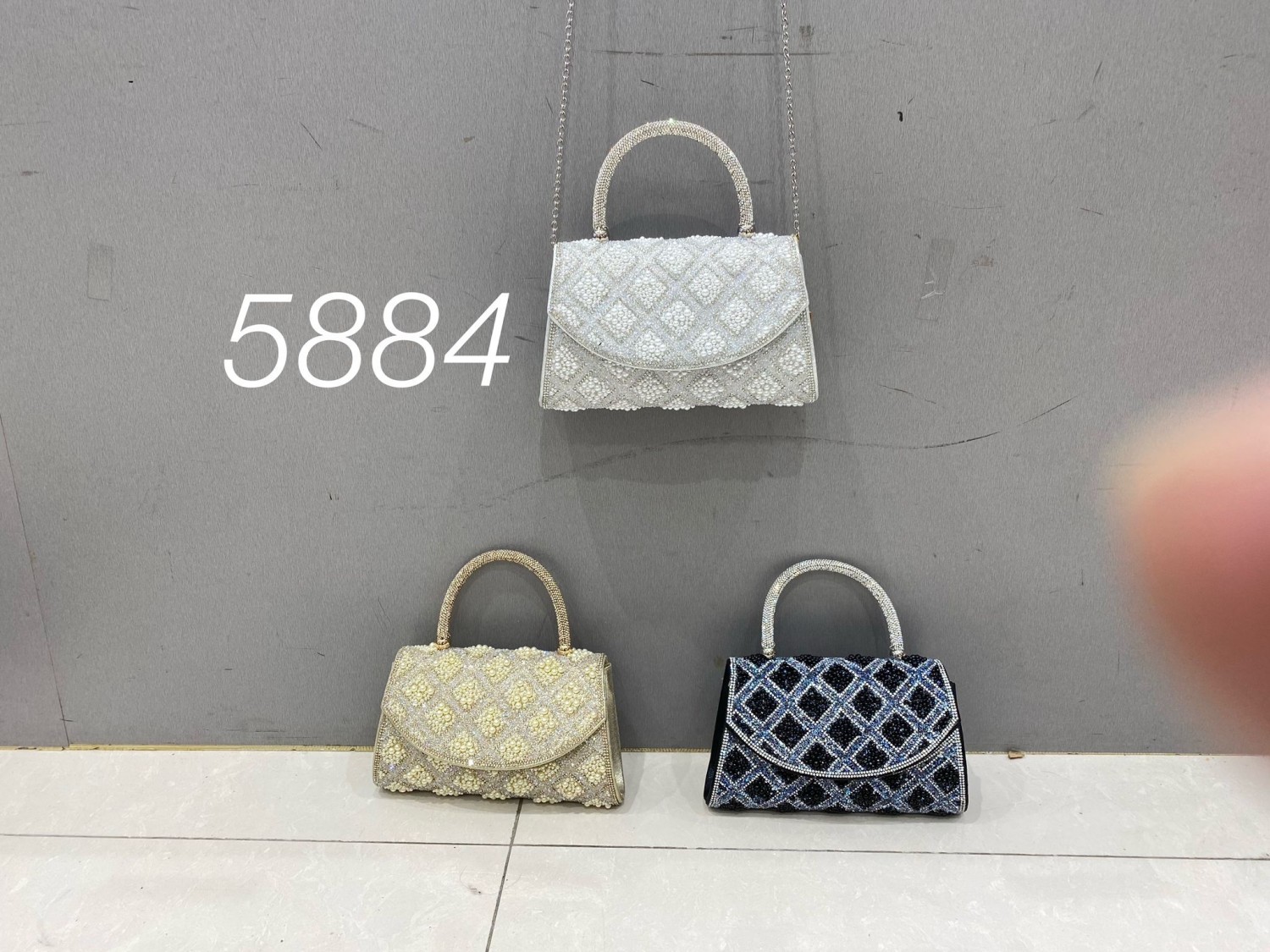 24P-5884(B7